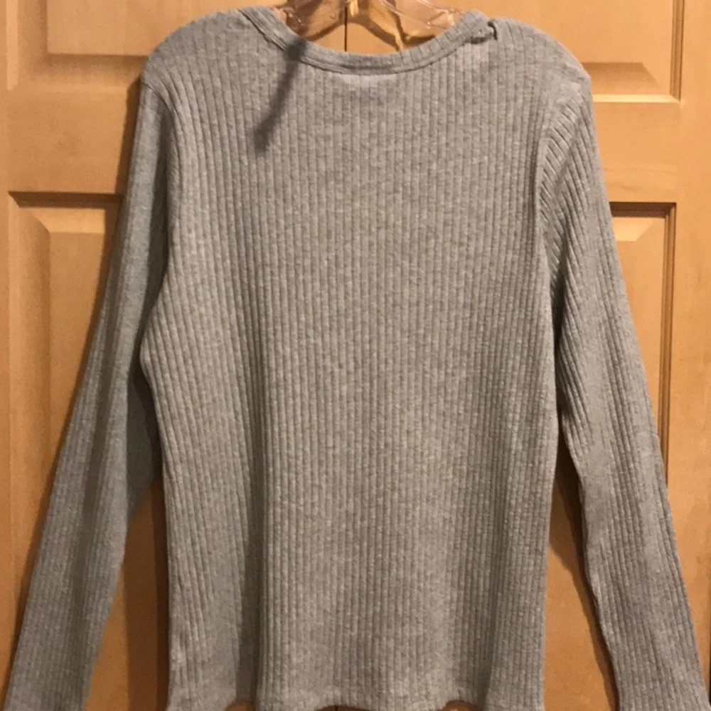 New Universal Thread top - Picture 5 of 6